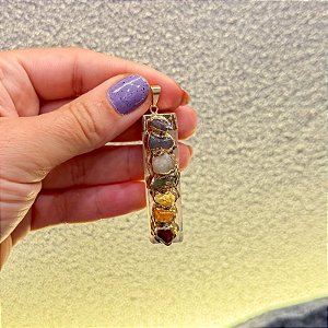 Pingente de selenita com 7 chakras