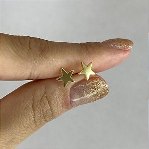 Brinco Estrela Pequena Lisa com Banho de Ouro 18k