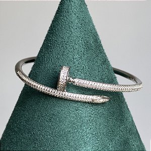 Pulseira prego cravejada com zircônias na cor cristal 17cm de circunferência com banho de ródio branco