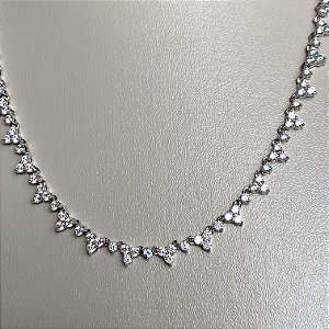 Colar riviera cravejada em 3 pontos com zircônias cristal de 2mm e 40cm de comprimento com banho de ródio branco