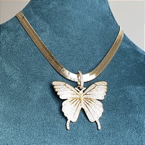 Colar de malha com pingente de borboleta cravejado com zircônias com banho de ouro 18k