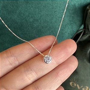Colar com pingente de zircônia redonda em PRATA 925