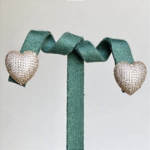 Brinco de coração médio cravejado com zircônias cristal com banho de ouro 18k