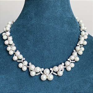 Colar pérolas shell e zircônias na cor cristal com banho de ródio branco