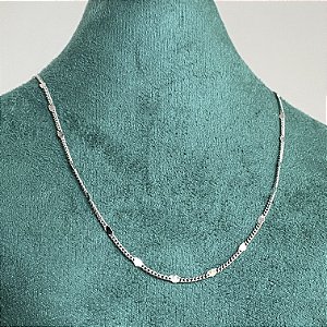 Colar choker mini corações chapeados lisos com banho de ouro 18k ou ródio branco