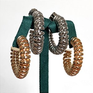 Brinco argola mola lisa com banho de ouro 18k ou ródio branco