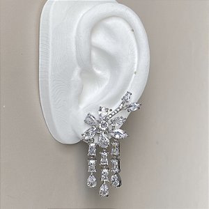 Brinco flor cascata cravejado com zircônias com banho de ródio branco