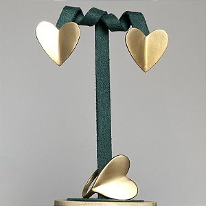 Conjunto brinco e anel regulável acetinado coração com banho de ouro 18k ou ródio branco