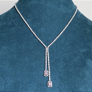 Colar riviera pingentes cravejado com zircônias nas cores cristal e rosa comprimento 42cm com banho de ródio branco
