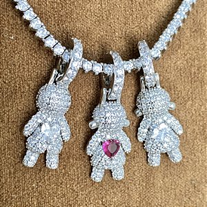 Pingente filho filha cravejado com zircônias e coração (magenta, turquesa ou cristal) modelo A com banho de ródio branco
