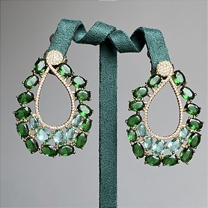 Brinco gota cravejado zircônias ovais nas cores verde esmeralda e água marinha com banho de ouro 18k