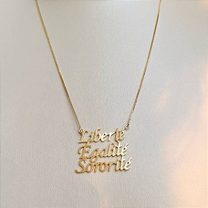 Colar liso com pingente "Liberté, Egalité, Sororité" com banho de ouro 18k