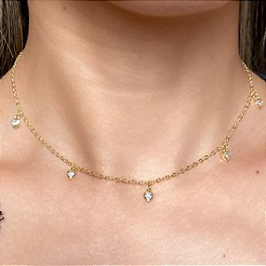 Colar com Zircônias Cristal Em Formato de Mini Corações com Banho de Ouro 18k