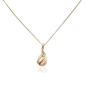 Colar Folha Cravejado Em Micro Zircônias Brancas Folheado A Ouro
