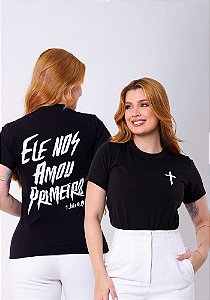 T-SHIRT FEMININA - ELE NOS AMOU PRIMEIRO - COR PRETO