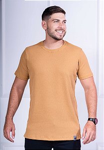 CAMISETA MASCULINA CHESS - COR PÃO DE MEL