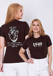 T-SHIRT FEMININA - DEUS ME AMA
