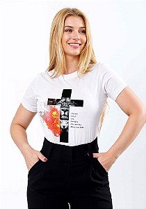 T-SHIRT FEMININA - CRUZ MORREU COMO UM CORDEIRO
