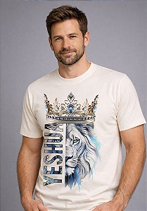 T-SHIRT MASCULINA - LEÃO YESHUA COROA - COR MARFIM