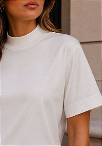 T-SHIRT GOLA ALTA PREMIUM BÁSICA- COR MARFIM