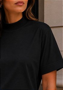 T-SHIRT GOLA ALTA PREMIUM BÁSICA- COR PRETO