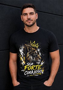 T-SHIRT MASCULINA - FORTE E CORAJOSO - COR PRETO