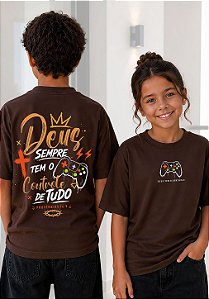 INFANTIL UNISSEX - DEUS SEMPRE TEM O CONTROLE DE TUDO - COR MARROM
