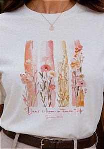 T-SHIRT FEMININA - FLORES DEUS É BOM - COR MARFIM