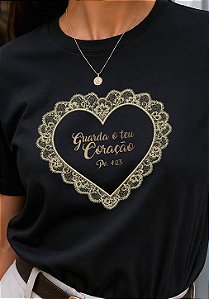 T-SHIRT FEMININA - GUARDA O TEU CORAÇÃO PROVÉRBIOS 4:23 - COR PRETO