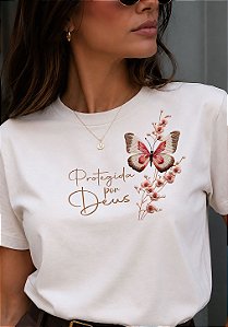T-SHIRT FEMININA - PROTEGIDA POR DEUS BORBOLETA - COR MARFIM