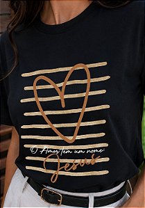 T-SHIRT FEMININA - O AMOR TEM UM NOME JESUS - COR PRETO