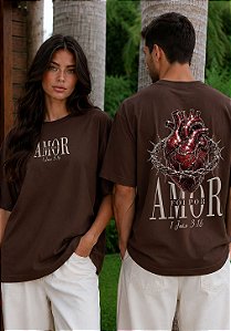 OVERSIZED - FOI POR AMOR 1 JOÃO 3:16 - COR MARROM