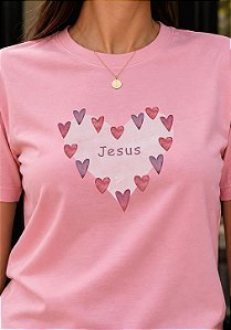 T-SHIRT FEMININA - CORAÇÕES JESUS - COR ROSA
