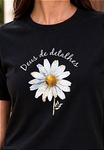 T-SHIRT FEMININA - DEUS DE DETALHES GIRASSOL - COR PRETO