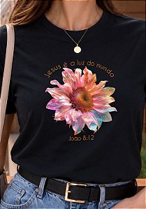 T-SHIRT FEMININA - FLOR JESUS É A LUZ DO MUNDO - COR PRETO