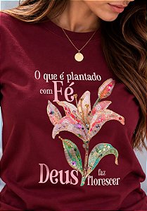 T-SHIRT FEMININA - FLOR DEUS FAZ FLORESCER - COR BORDÔ