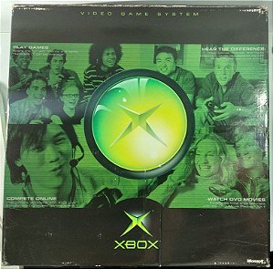 Xbox Clássico na caixa com 3 jogos