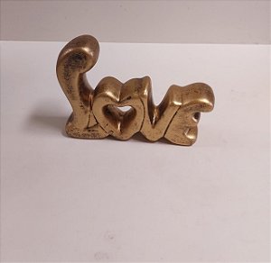 PALAVRA LOVE CERAMICA PEQUENO DOURADO ENVELHECIDO 15X 11