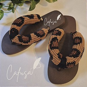 Chinelo Onça Pintada 🐆 Marrom Café