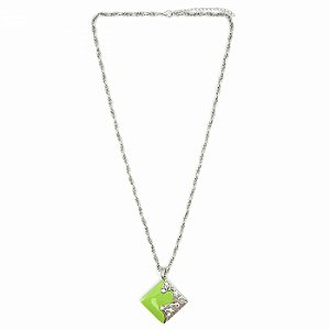 Colar Longo Prateado Pingente Losango Verde com Strass