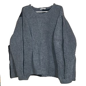 Blusa de Malha Bouclê Peluciada Tamanho G4 com recortes Plus Size