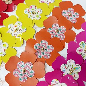 Gargantilha Flor Pérola Couro Sintético - 10 unidades