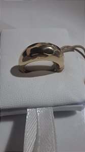 Anel Folhado a Ouro Detalhes Tamanho 15.