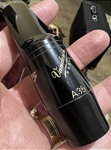 Boquilha Vandoren V5 Series A35 Sax Alto (Seminova)