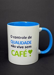 CANECA ''O CONTROLE DE QUALIDADE NÃO VIVE SEM CAFÉ"