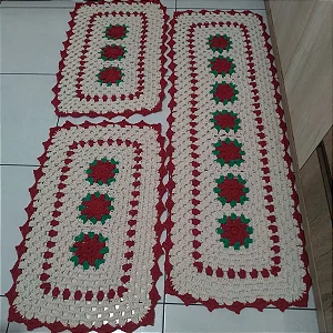Jogo de Passadeira 3 Peças de Crochê Modelo Flor - Cor Vermelho