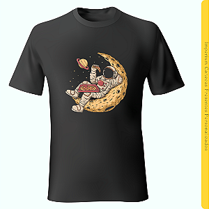 Camiseta Preta - Astronauta na Lua