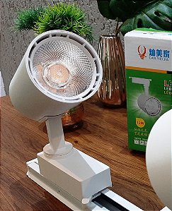 LUMINÁRIA DE LED PARA TRILHO – 12W – CORPO BRANCO – LUZ BRANCO QUENTE 3000K (1UN, NÃO É KIT)