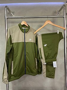 CONJUNTO NIKE TRACSUIT (VERDE/BEGE)