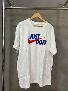 CAMISETA NIKE JUST DO IT (BRANCO/AZUL/VERMELHO)
